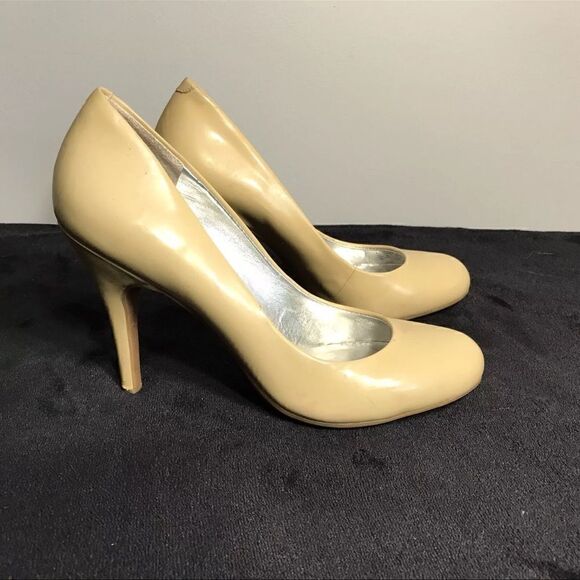 JESSICA SIMPSON “OSCAR”  Beige Leather Upper Pumps Women's Size 6 B (Med) - Picture 1 of 11